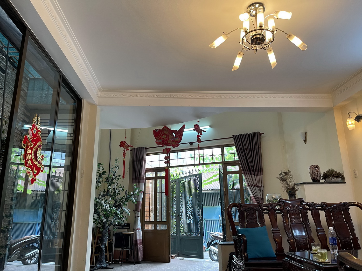 Nhà phố vườn tuyệt đẹp 4 lầu (5,3m x 15m) hẻm VIP Huỳnh Văn Bánh